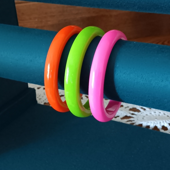 Vintage 80s Neon Bangle Bracelets Set - Picture 3 of 6